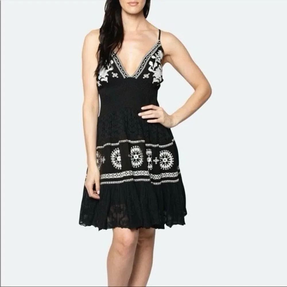 Area Stars Callie V-neck cotton black dress white floral embroidery size M